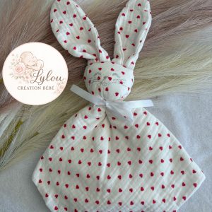 Doudou bébé lapin en gaze de coton - Motif cœurs doux et personnalisable