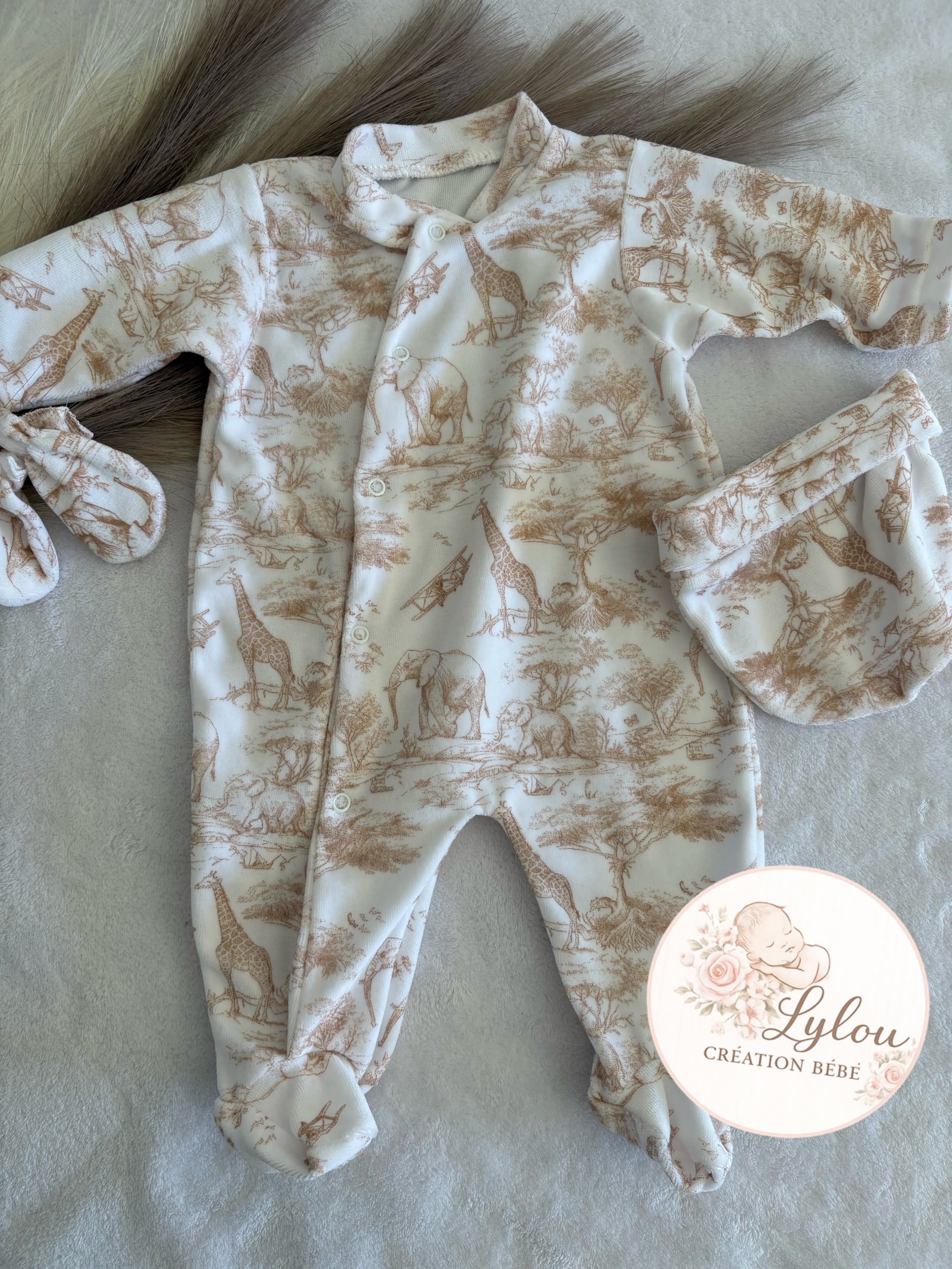 Ensemble naissance bébé safari, Pyjama +bonnet + moufles en coton doux – Image 3