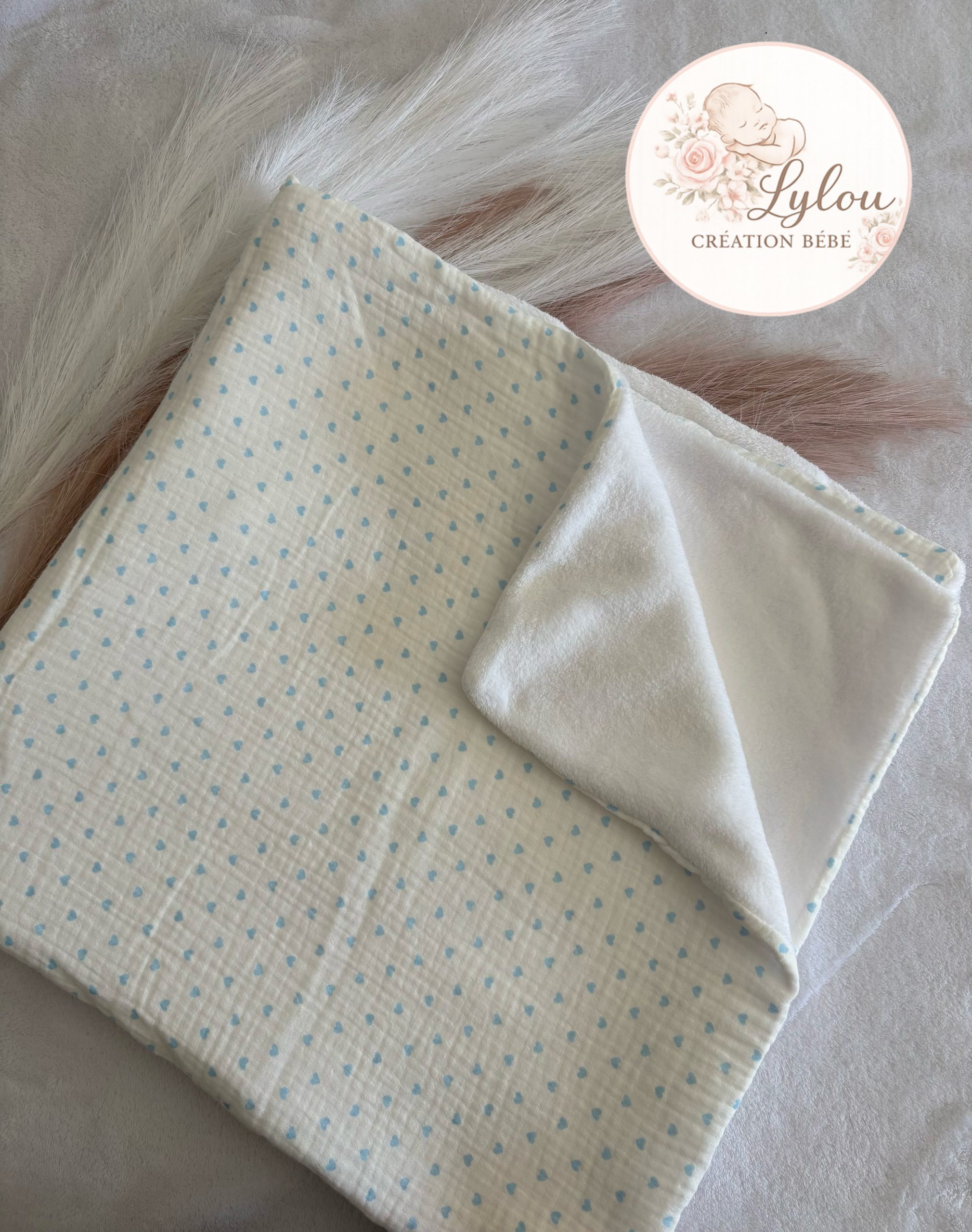 Plaid bébé gaze de coton- Motif cœurs doux et personnalisable – Image 2